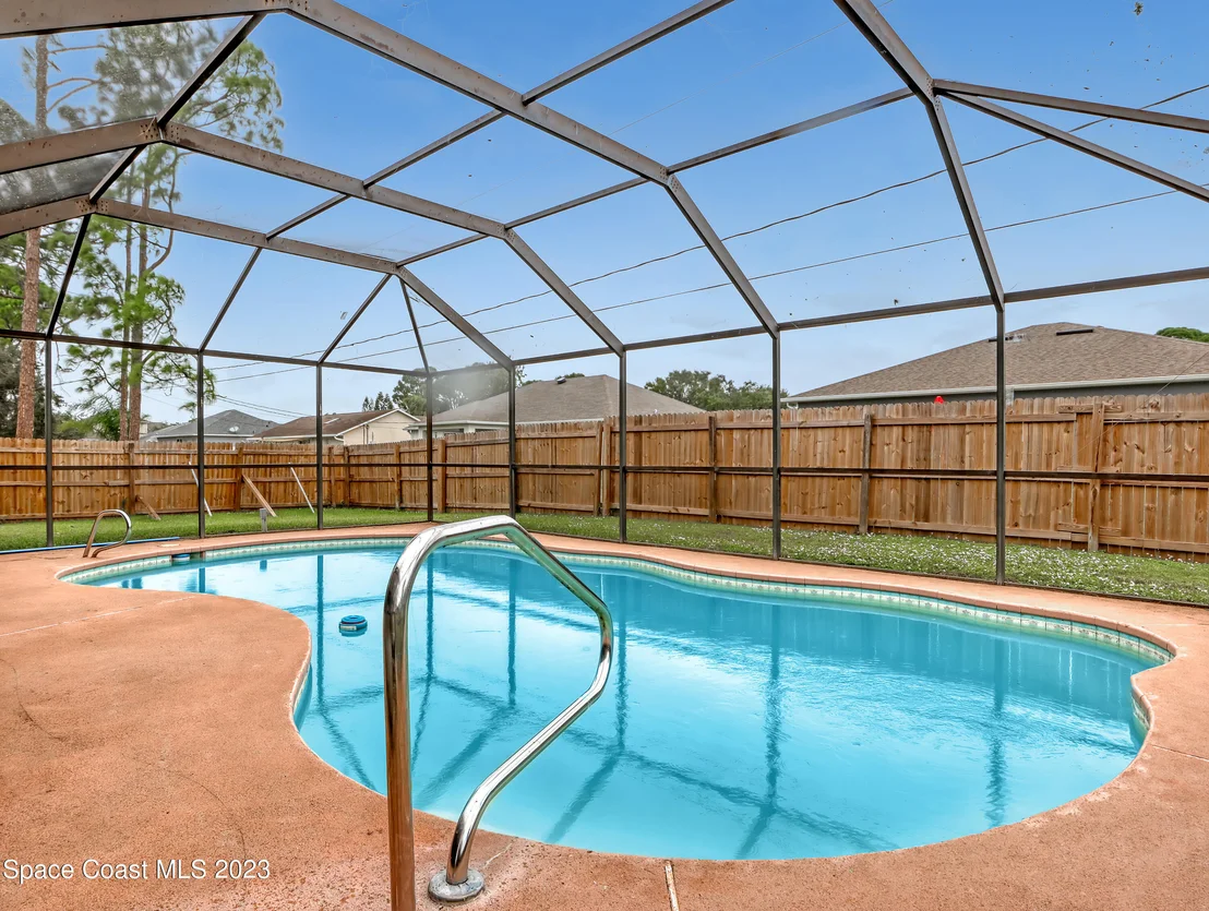 Photo of 958 Lyons Circle NW