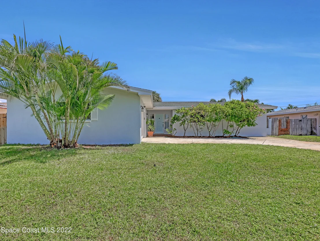 Photo of 619 N Robert Way