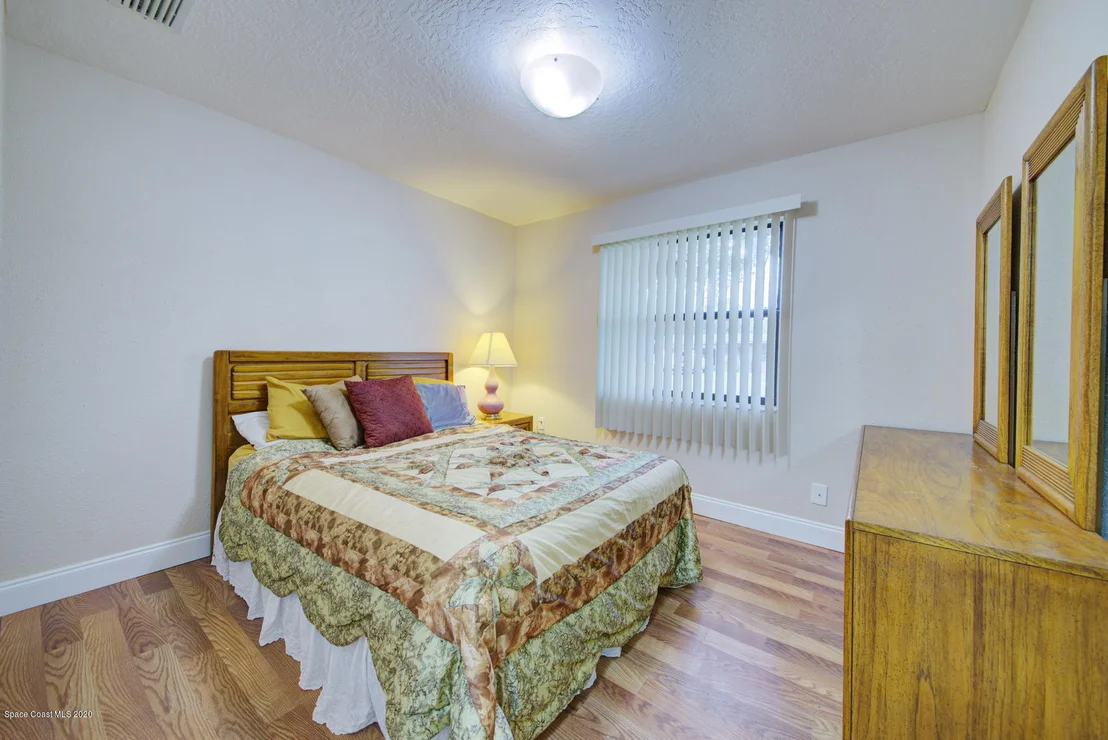 Photo of 1043 Green Road
