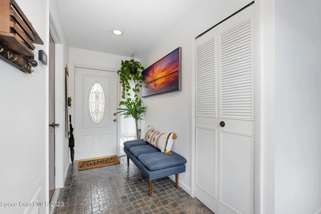 Photo of 320 Bayhead Drive