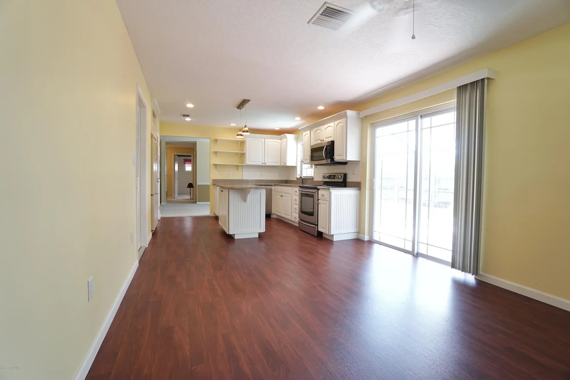 Photo of 913 Kings Post Road