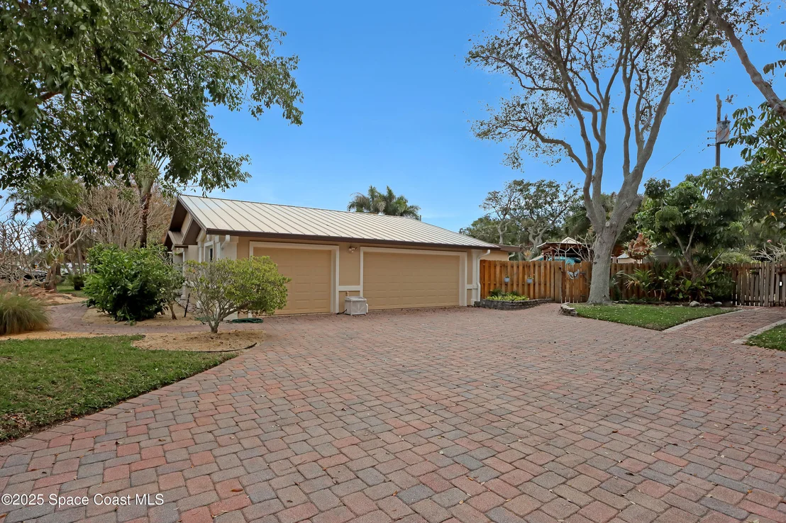 Photo of 54 W Bay Drive