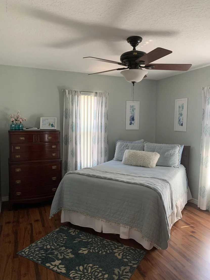 Photo of 5275 Devon Street
