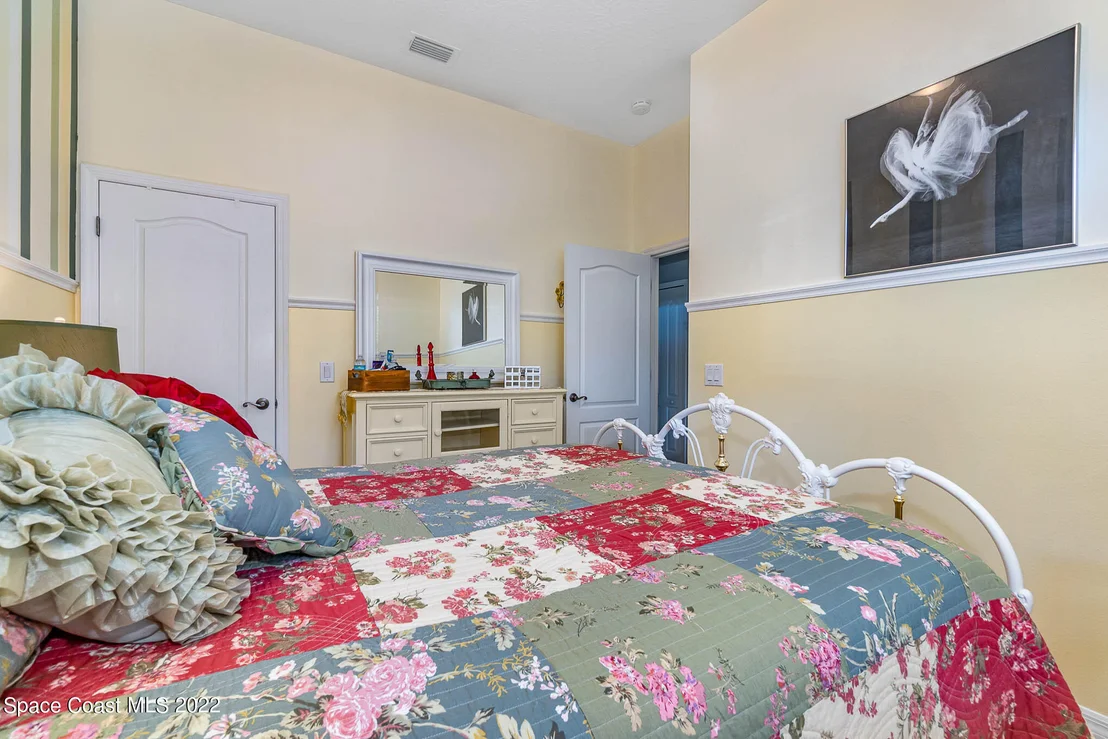 Photo of 1836 Windbrook Drive SE