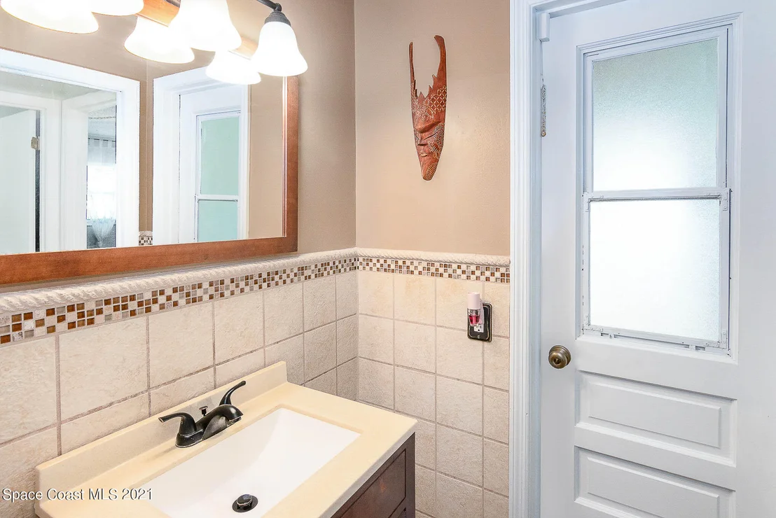 Photo of 1002 Mandarin Drive NE
