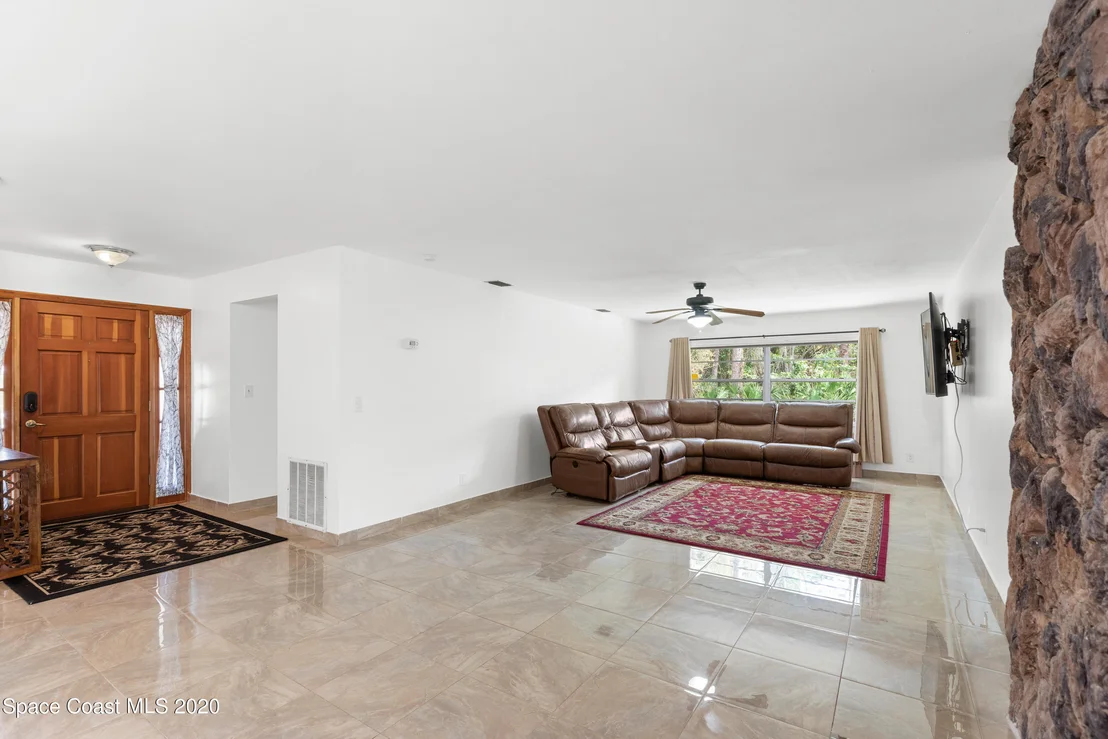 Photo of 1531 Hall Road