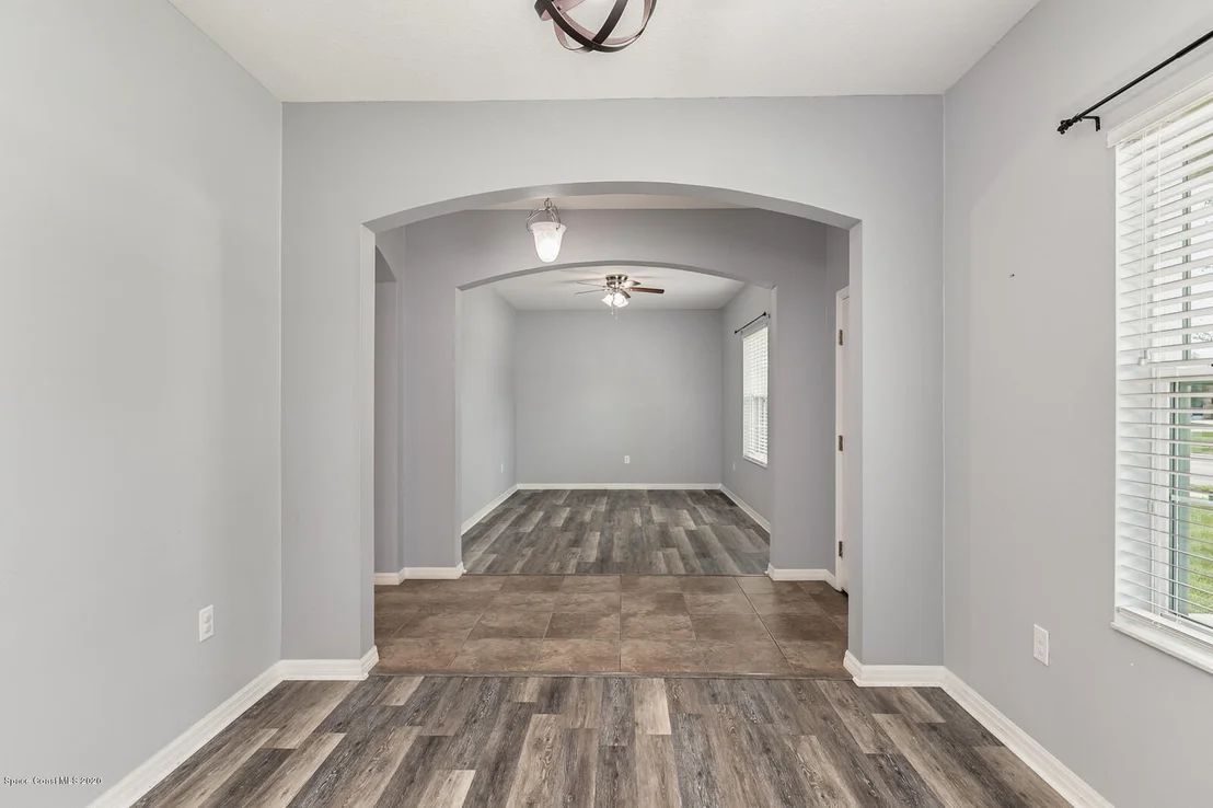 Photo of 1102 Morgan Circle NE