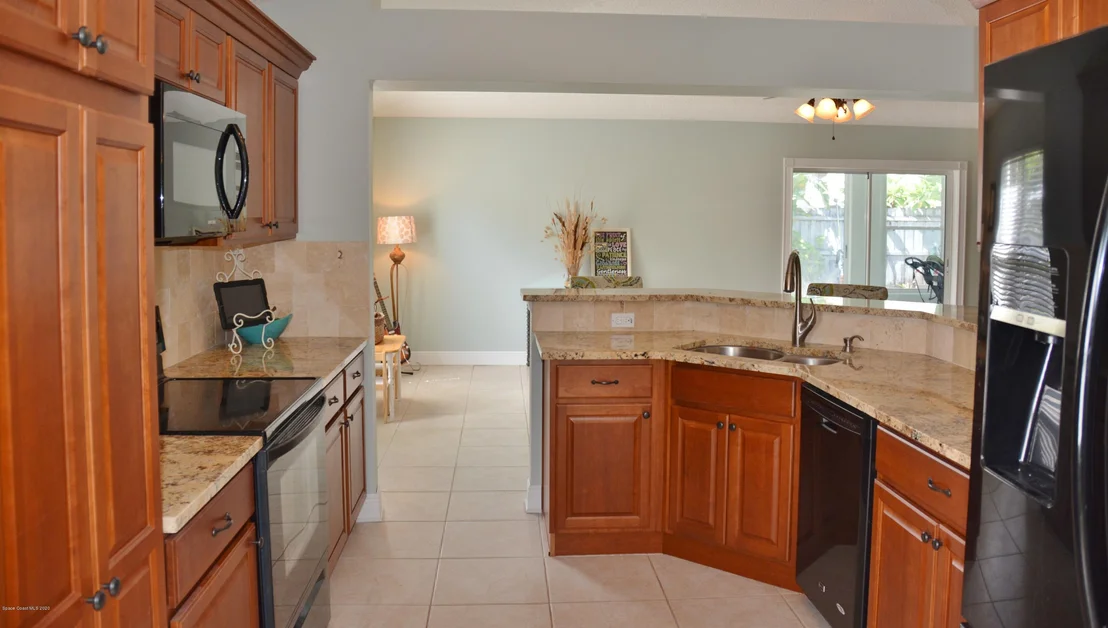 Photo of 2084 Lansing Street