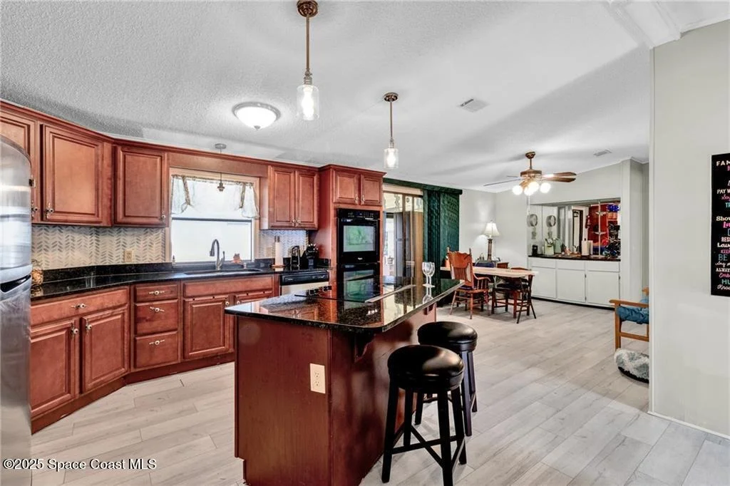 Photo of 729 Gladiolus Drive