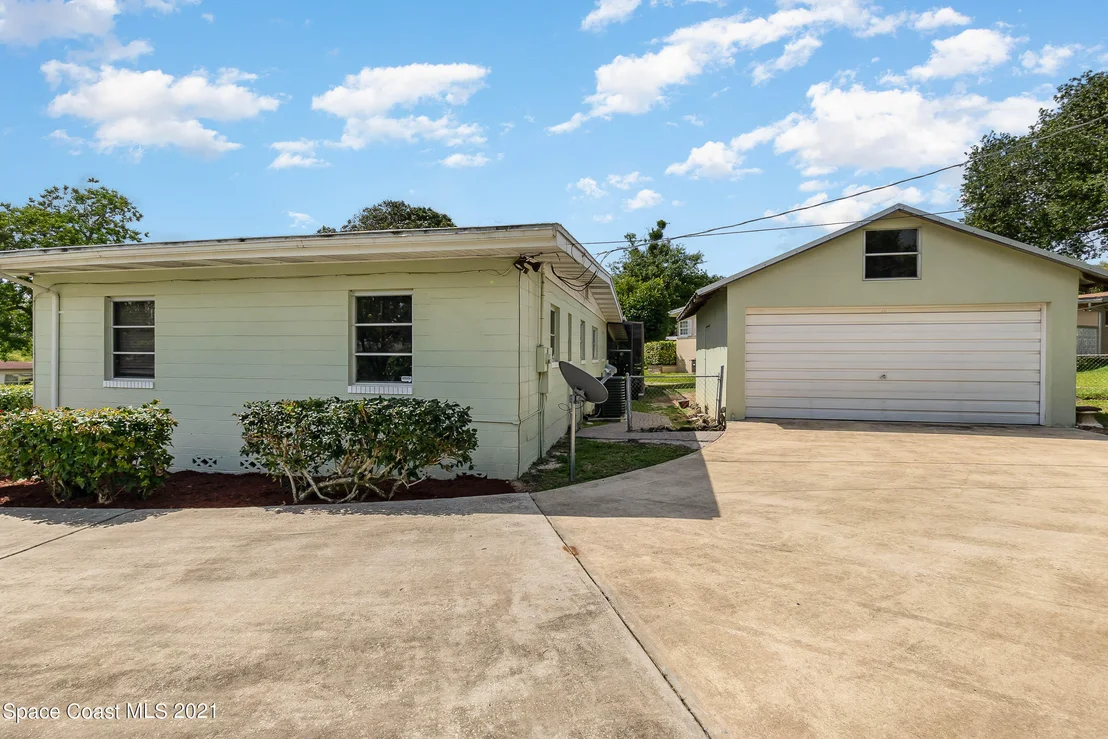 Photo of 108 S Indian Circle