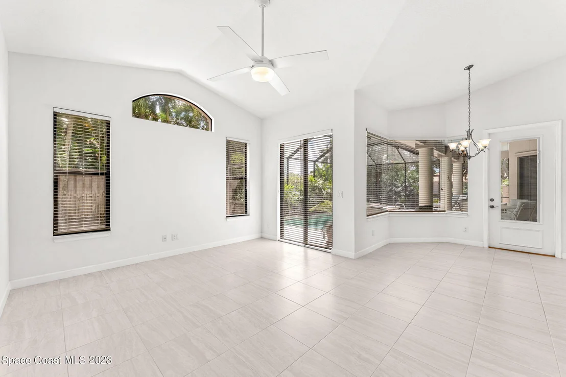 Photo of 423 Flanders Drive