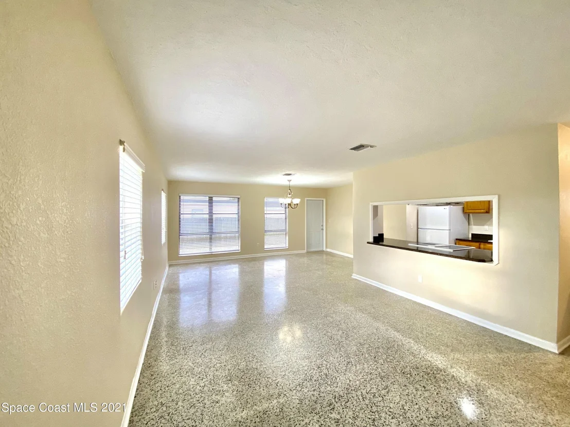 Photo of 1010 Bianca Drive NE