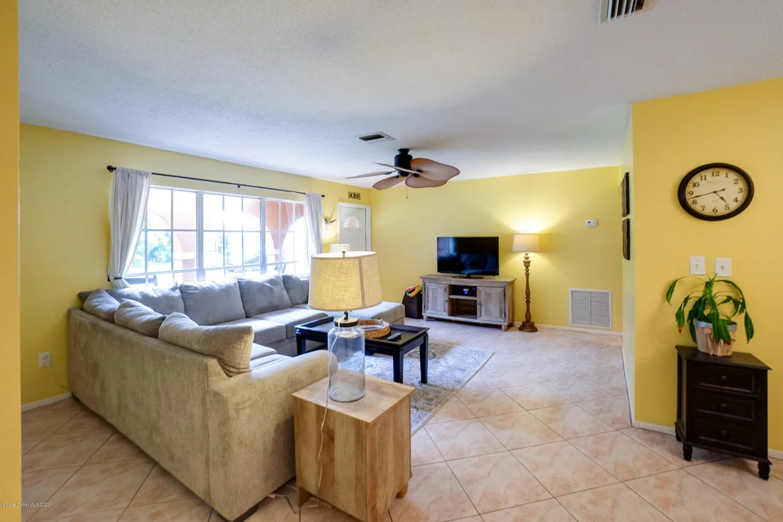 Photo of 1266 NE Cabot Drive NE