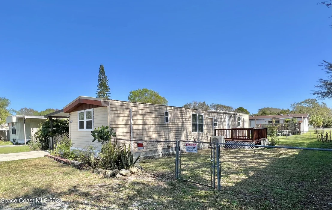 Photo of 4755 Sharpes Lake Avenue