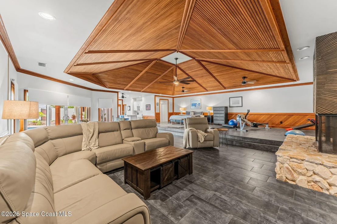 Photo of 207 Riverside Drive