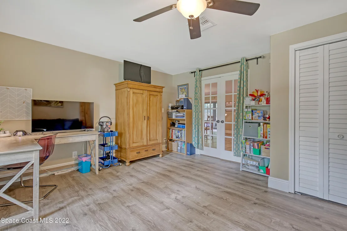 Photo of 400 Mosswood Boulevard