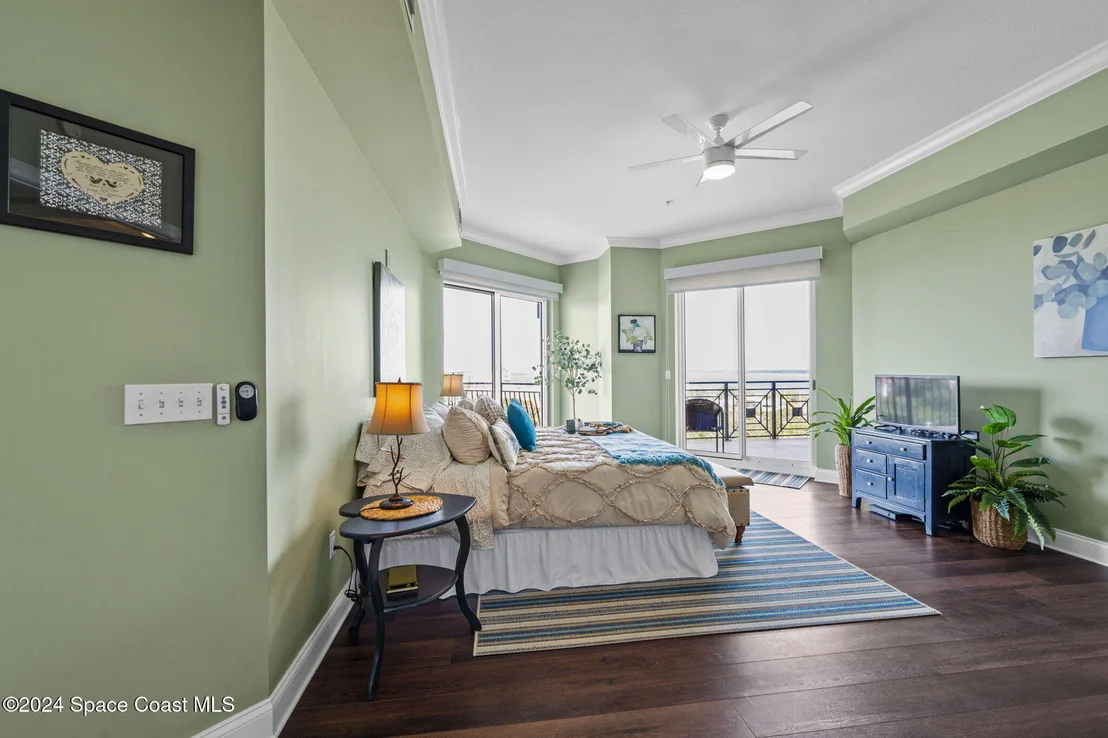 Photo of Unit 901 at 21 Riverside Drive