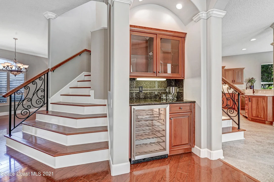 Photo of 882 Oak Park Drive