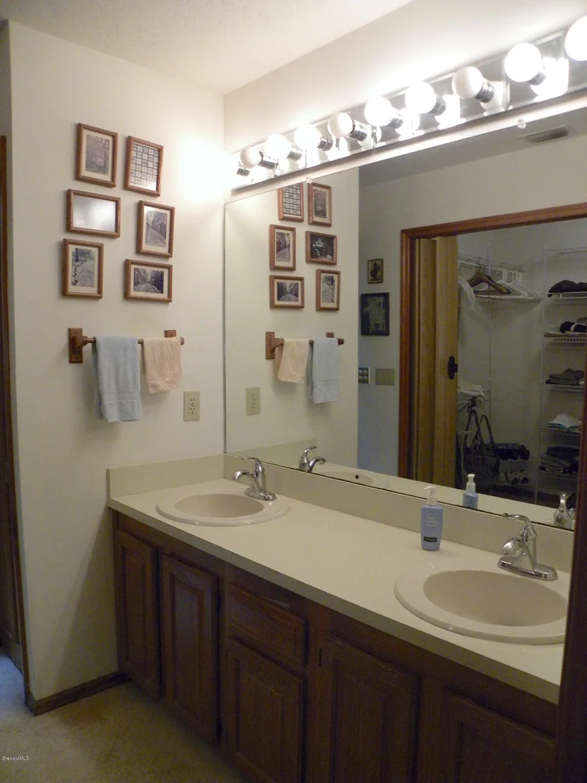 Photo of 855 Ridge Lake Drive