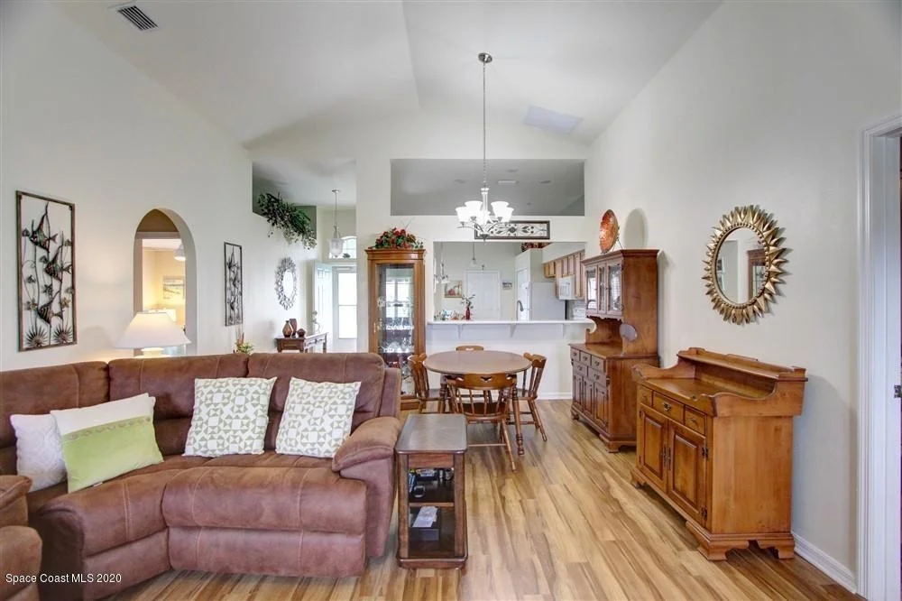 Photo of 1037 Pine Creek Circle NE