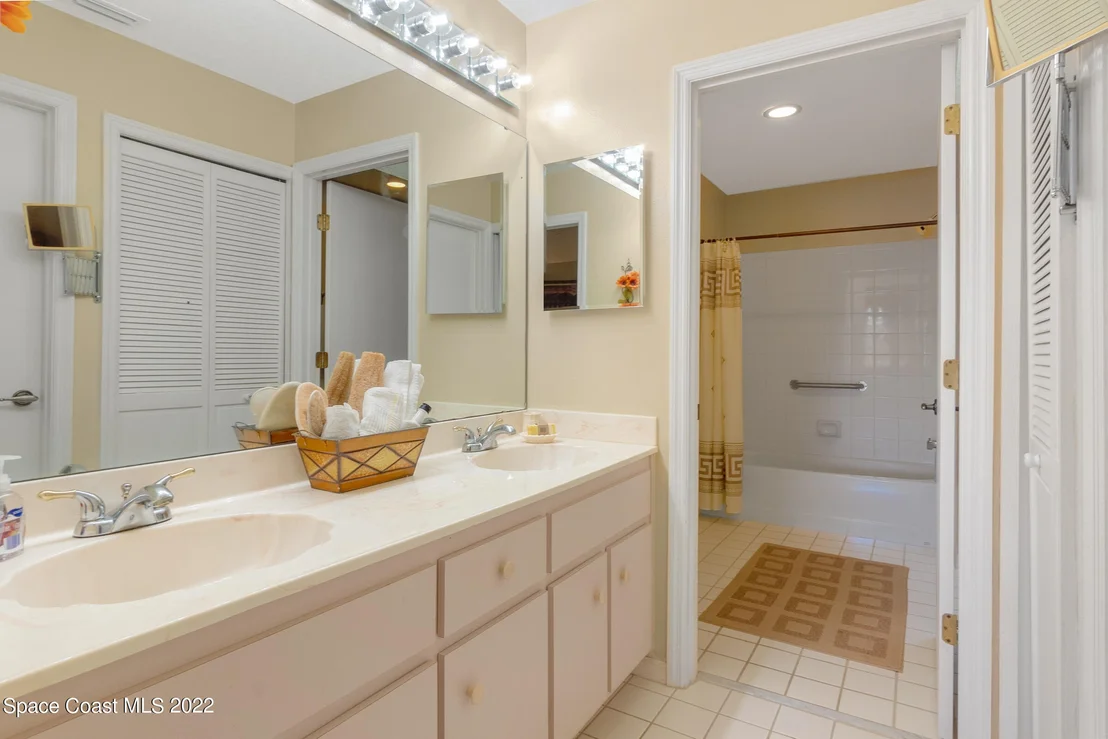 Photo of 914 Ridge Lake Drive