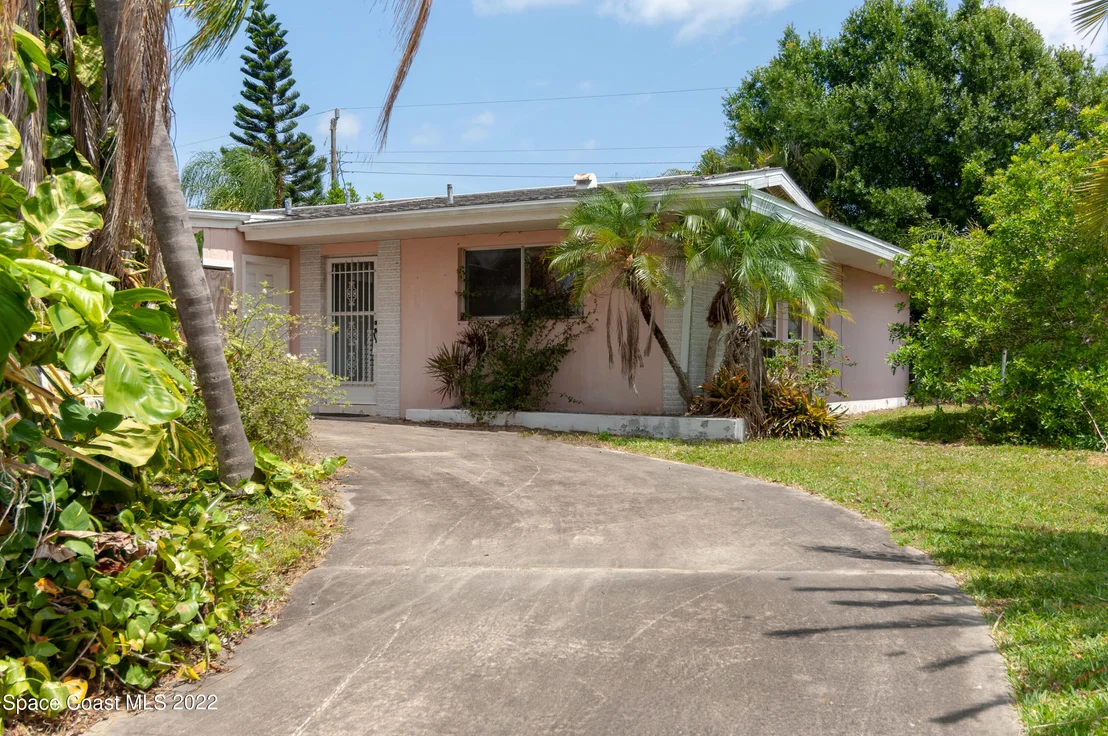 Photo of 722 Bianca Drive NE