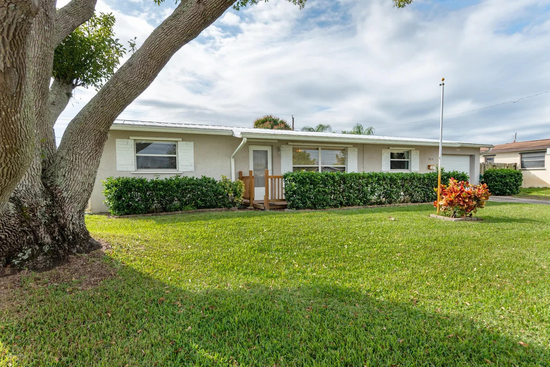 Photo of 1815 Ixora Drive W