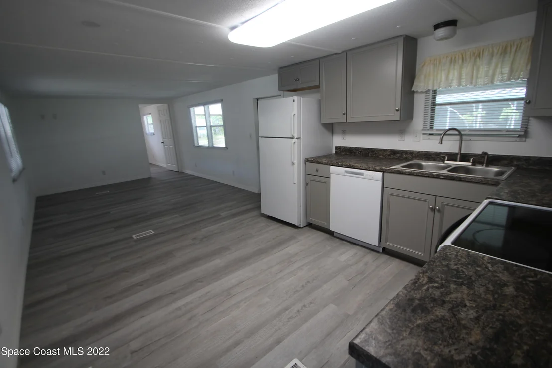 Photo of 2559 Chatham Way NE