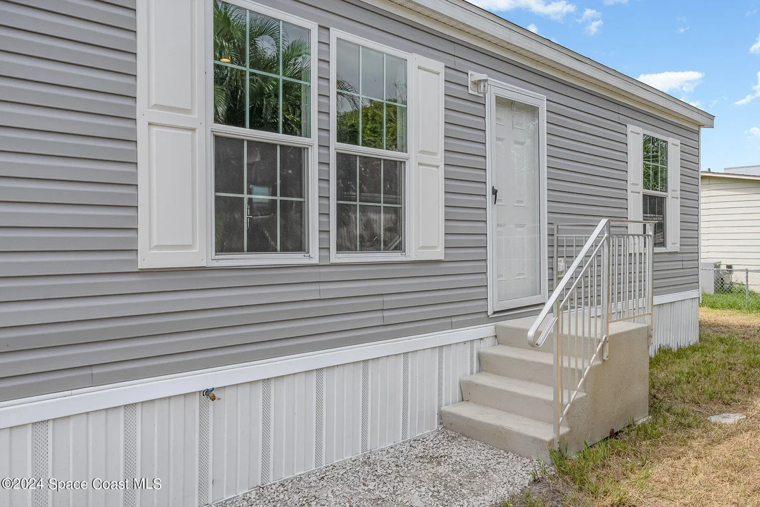 Photo of 2551 Chatham Way NE