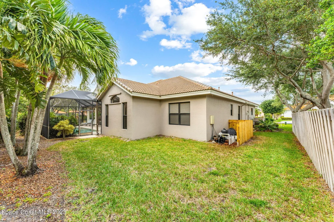 Photo of 423 Flanders Drive