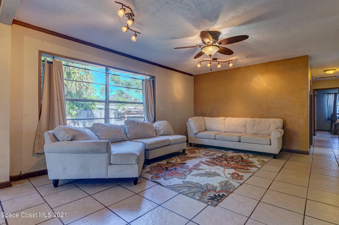 Photo of 2975 Kosuth Road NE
