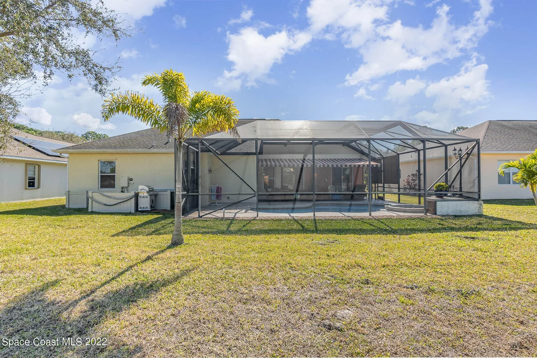Photo of 1836 Windbrook Drive SE