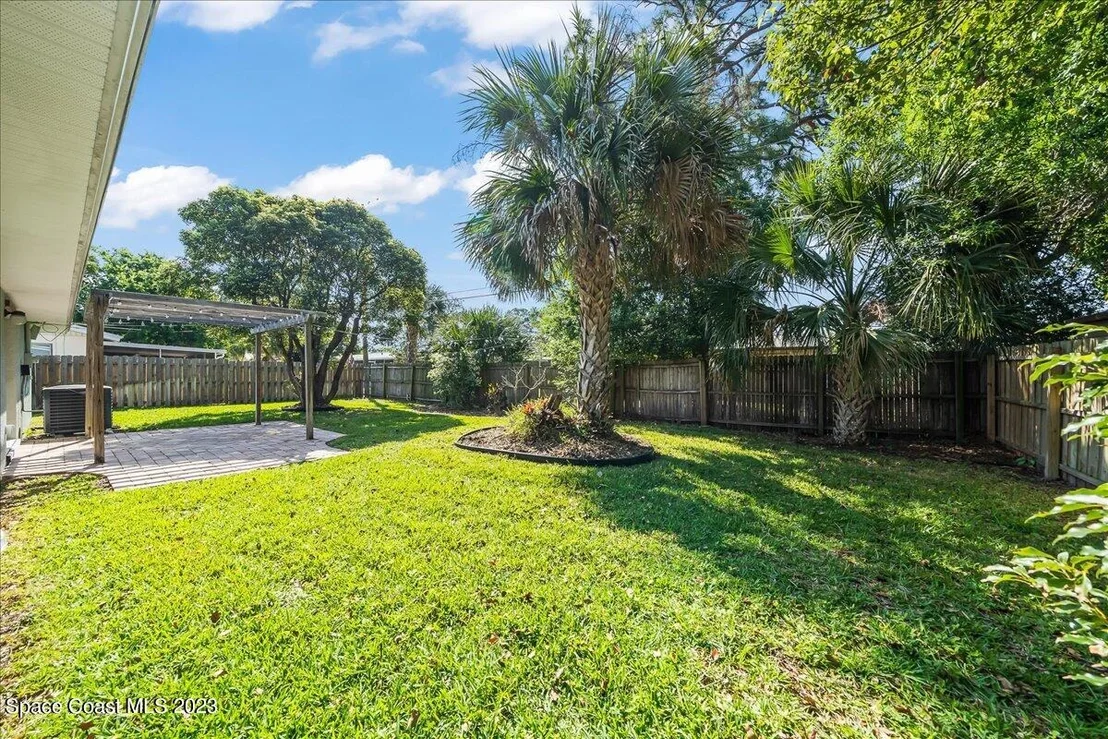 Photo of 945 Kings Post Road