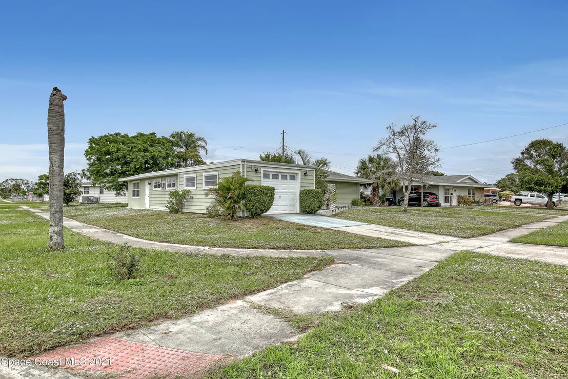 Photo of 772 Bianca Drive NE