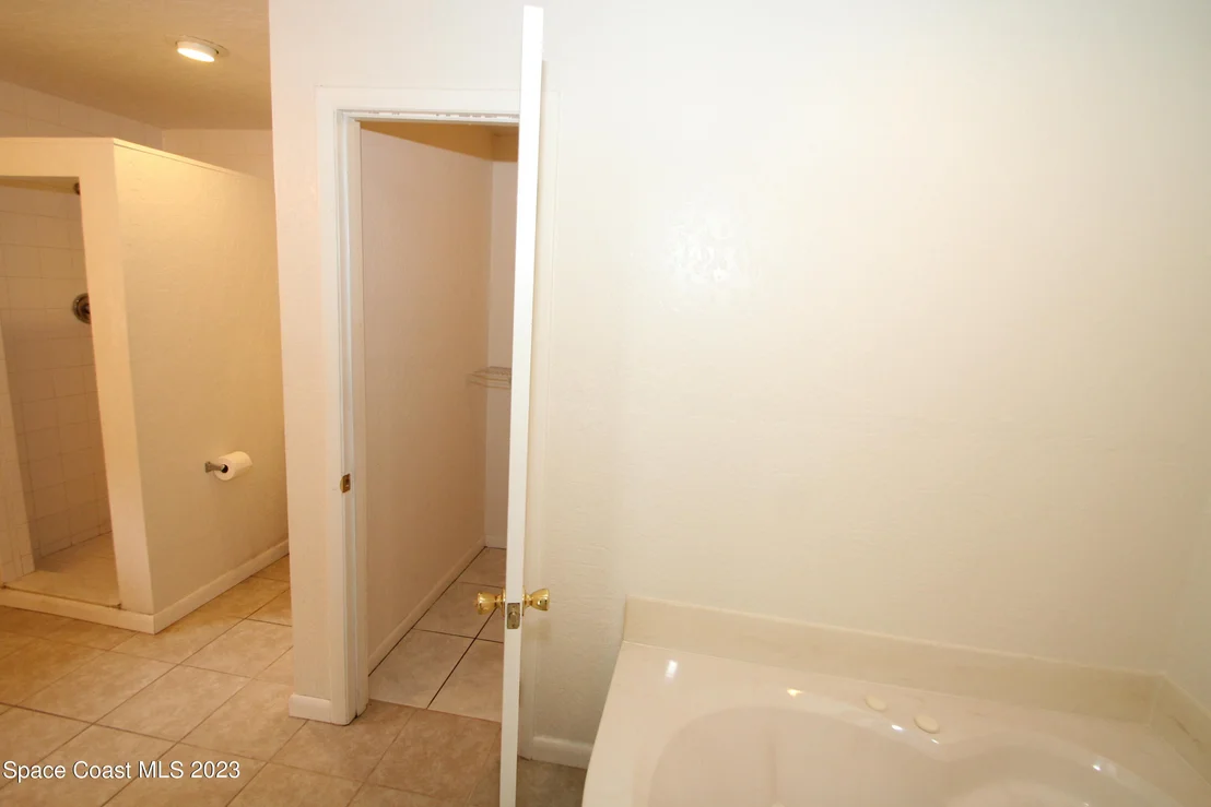 Photo of 1802 Pace Drive NW