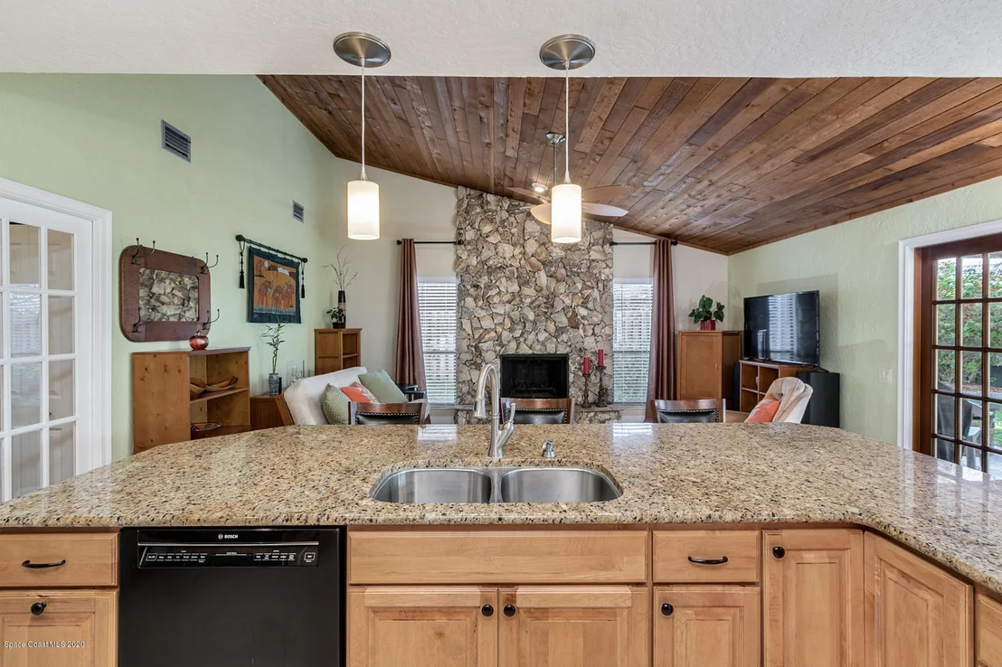 Photo of 552 Rio Casa Drive N