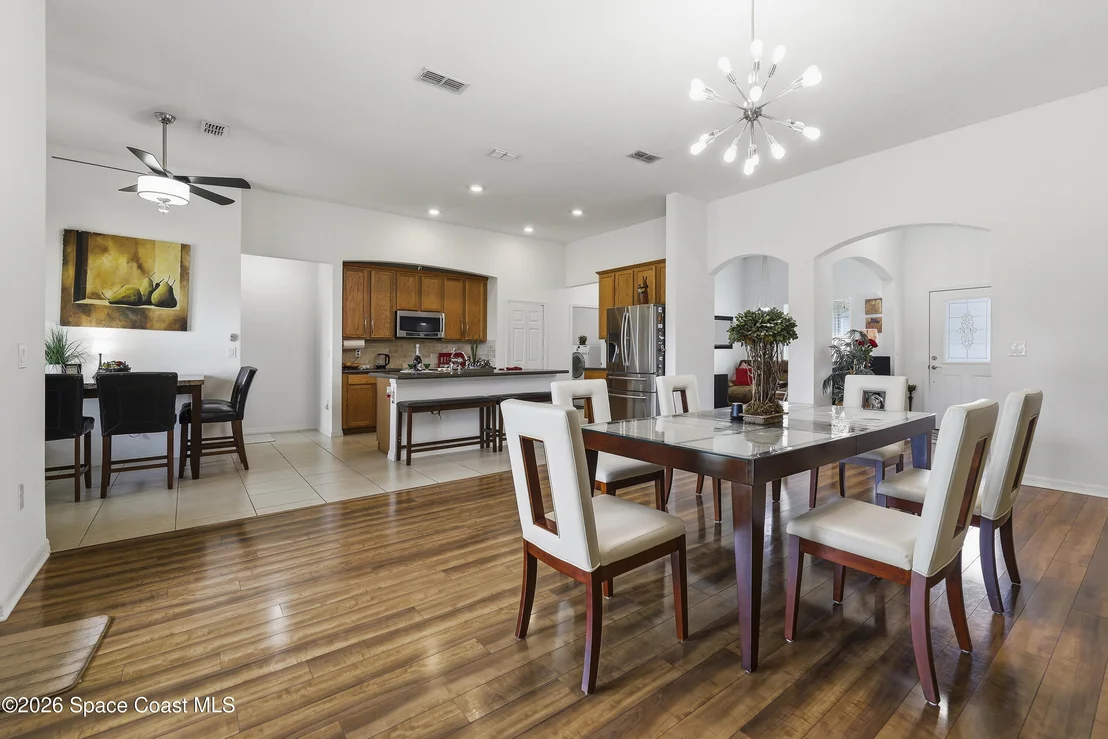 Photo of 1121 Morgan Circle NE