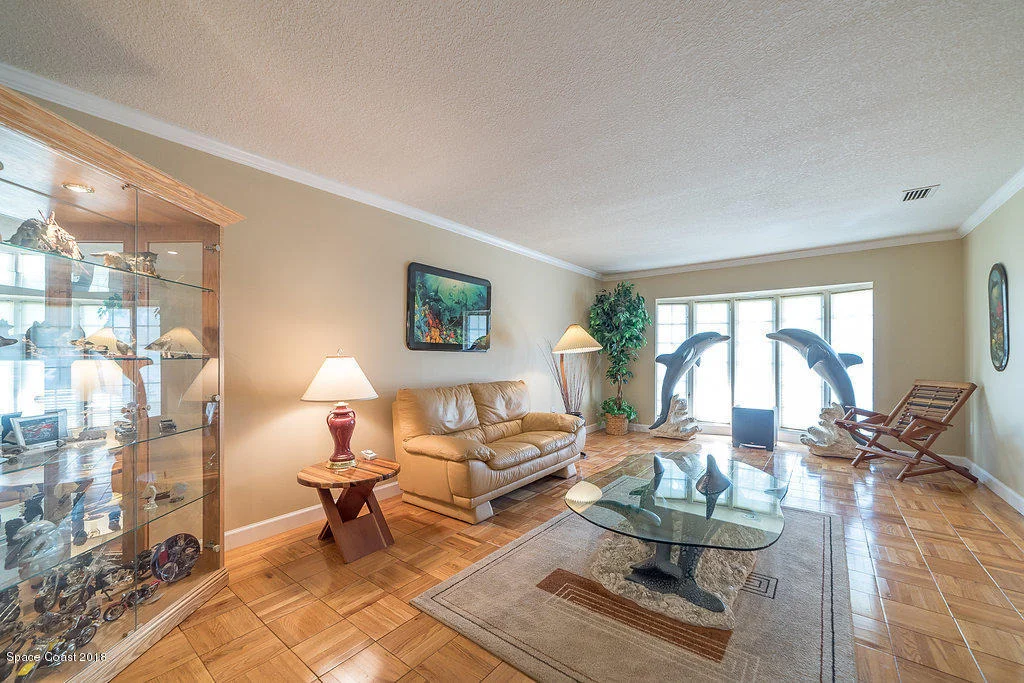 Photo of 1401 Meadowbrook Road NE