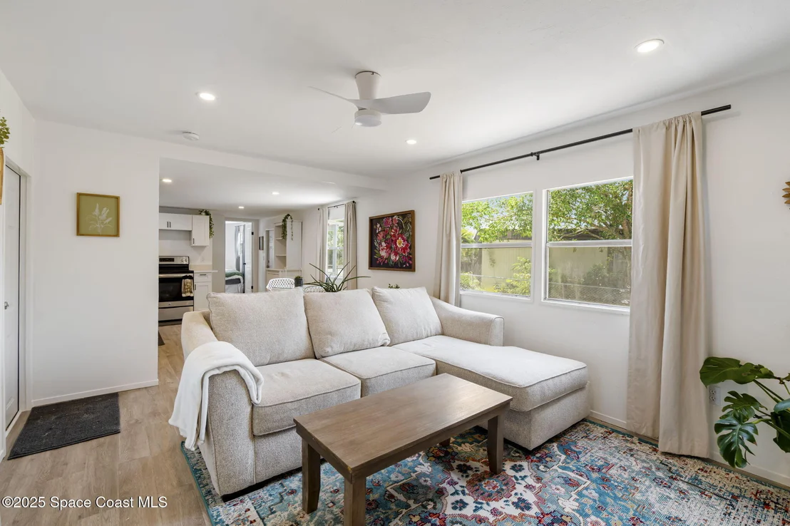 Photo of 2593 Amberly Road NE