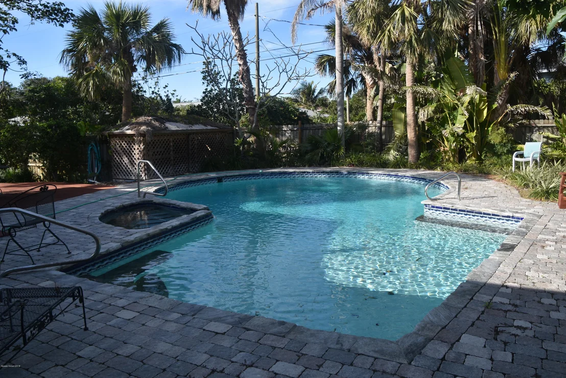 Photo of 220 Cocoa Avenue