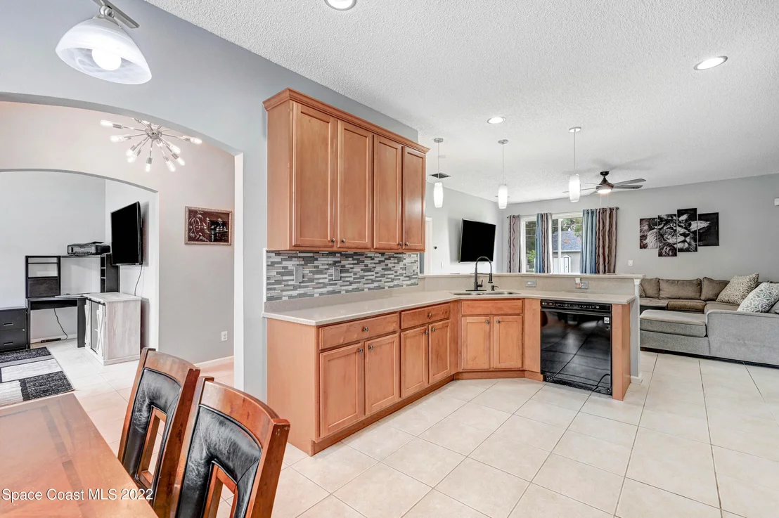 Photo of 880 Lyons Circle NW