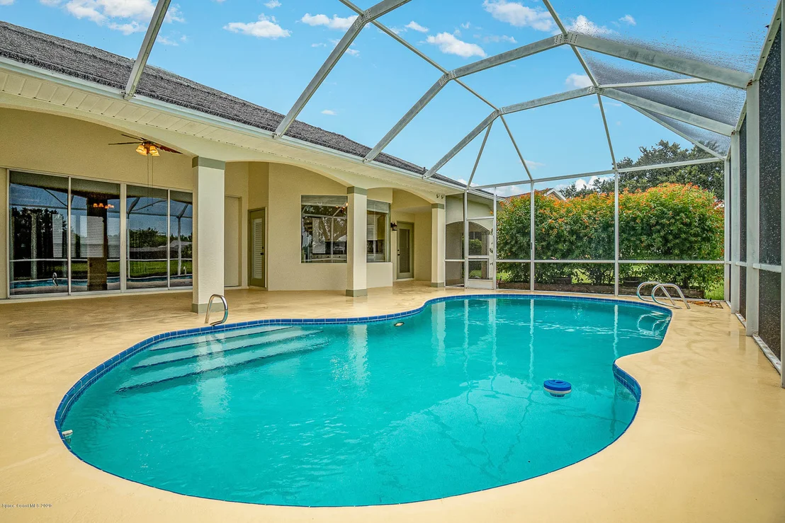 Photo of 925 Wildwood Drive