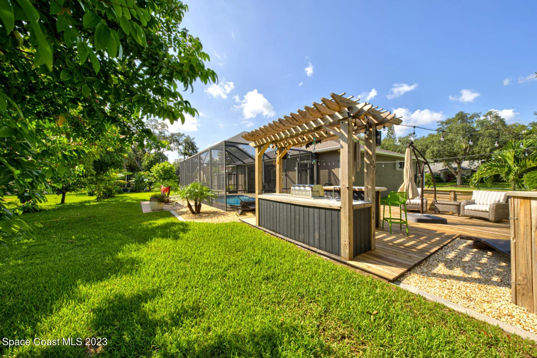 Photo of 1061 Meadowbrook Road NE