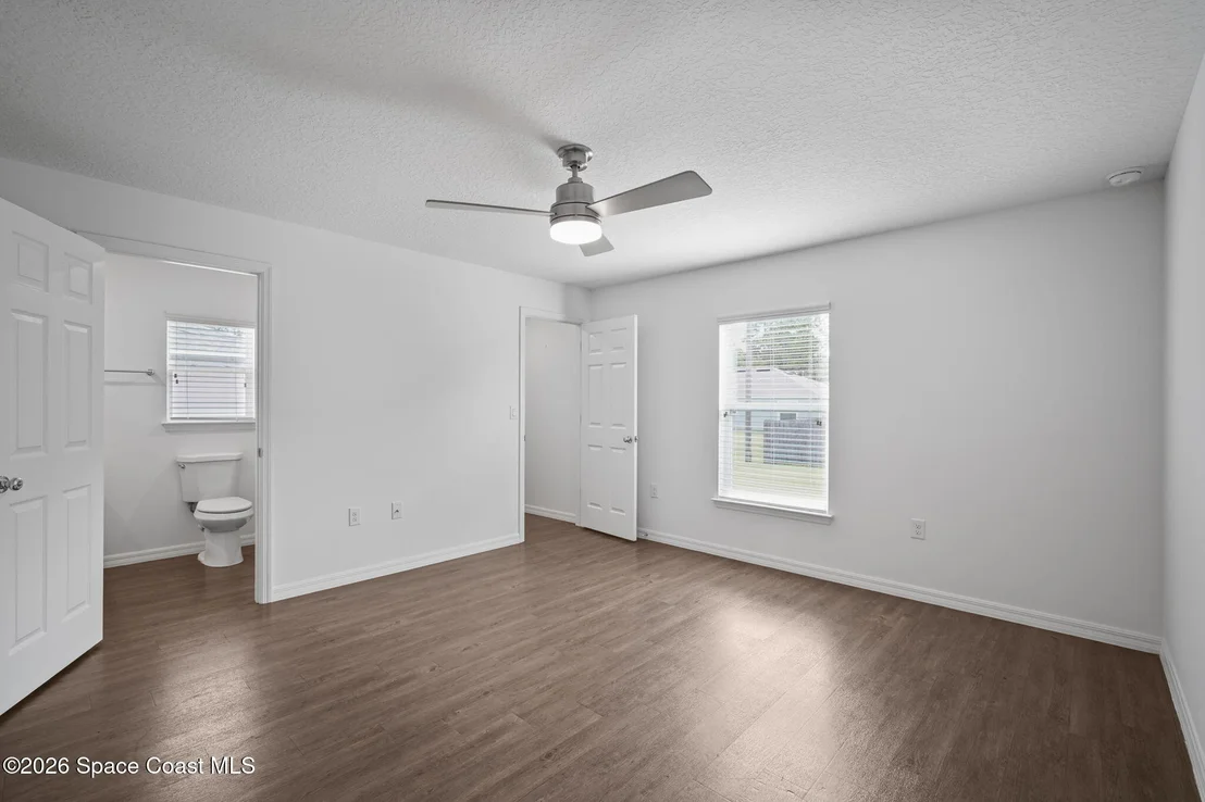 Photo of 549 Eldron Boulevard SE