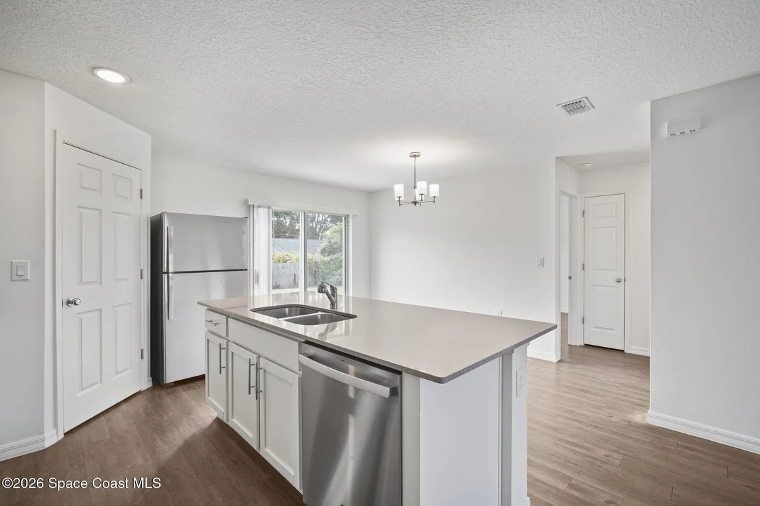 Photo of 549 Eldron Boulevard SE