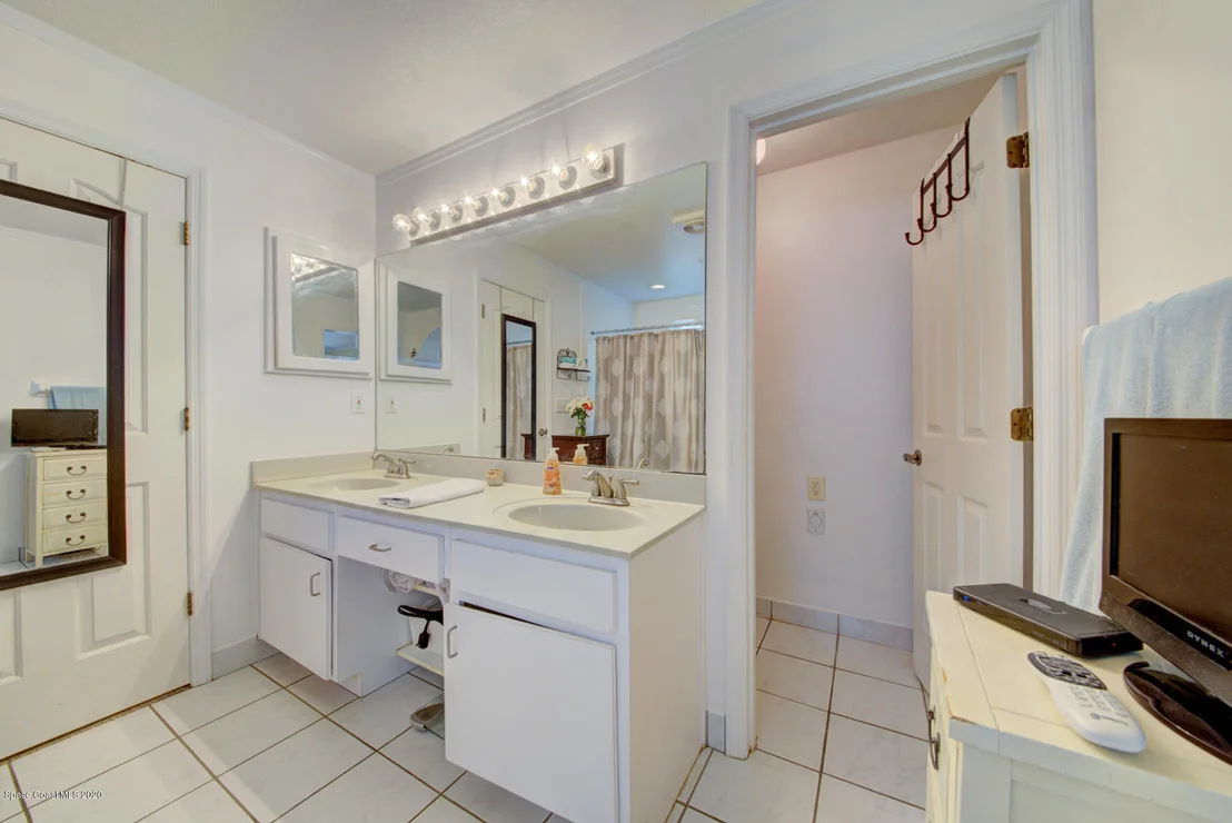Photo of 2164 Royal Oaks Drive