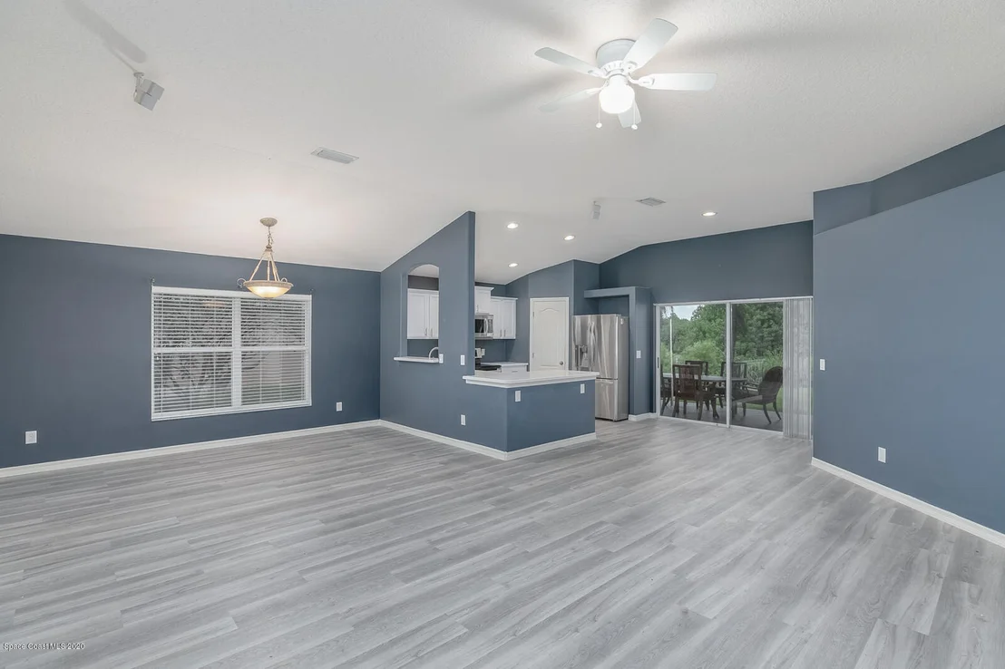 Photo of 895 Villa Drive