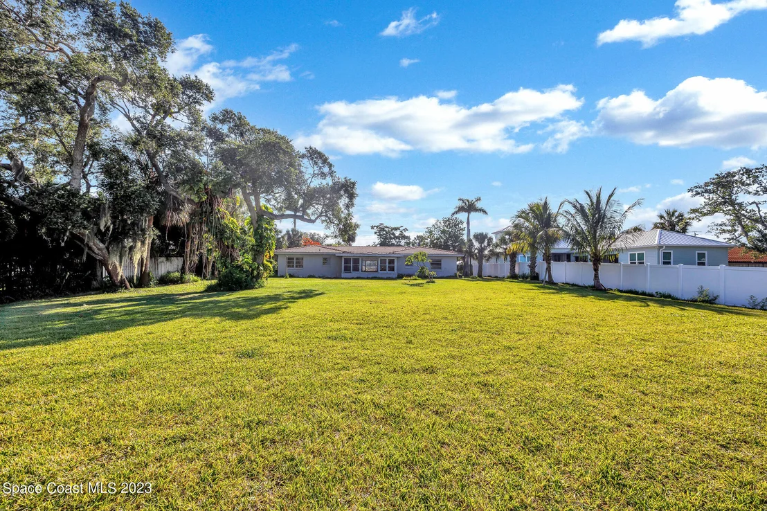 Photo of 804 S Riverside Drive