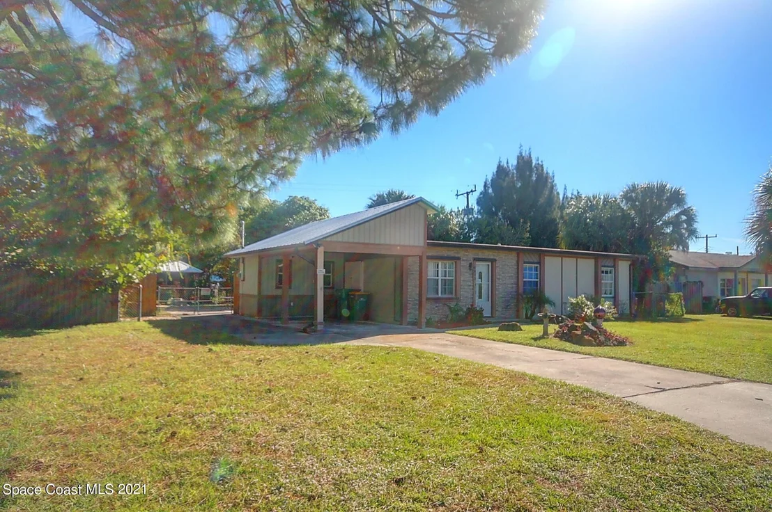 Photo of 1833 Mosswood Drive