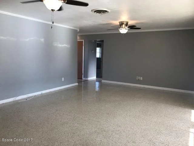 Photo of 625 N Robert Way N